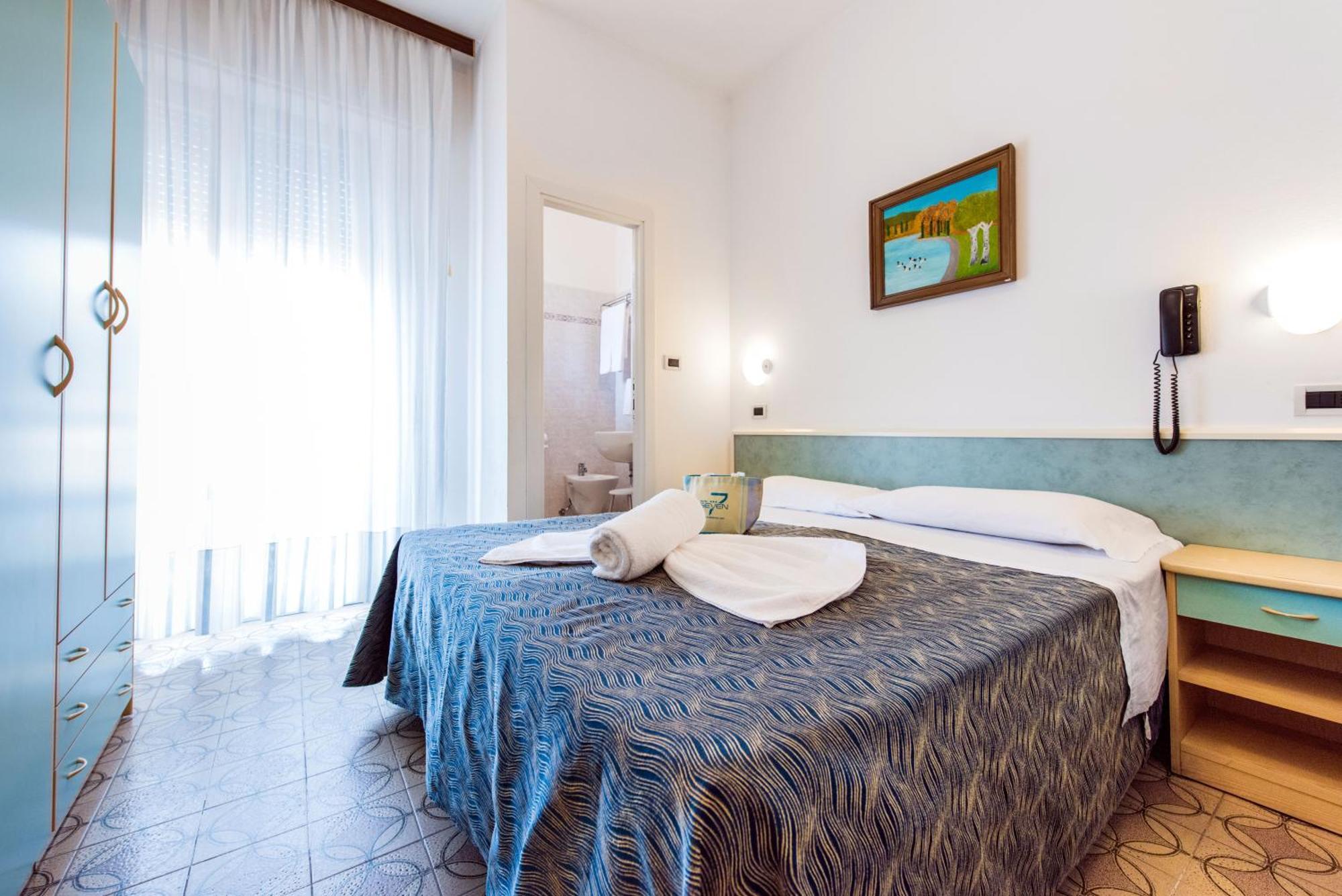 Hotel Seven Римини Стая снимка