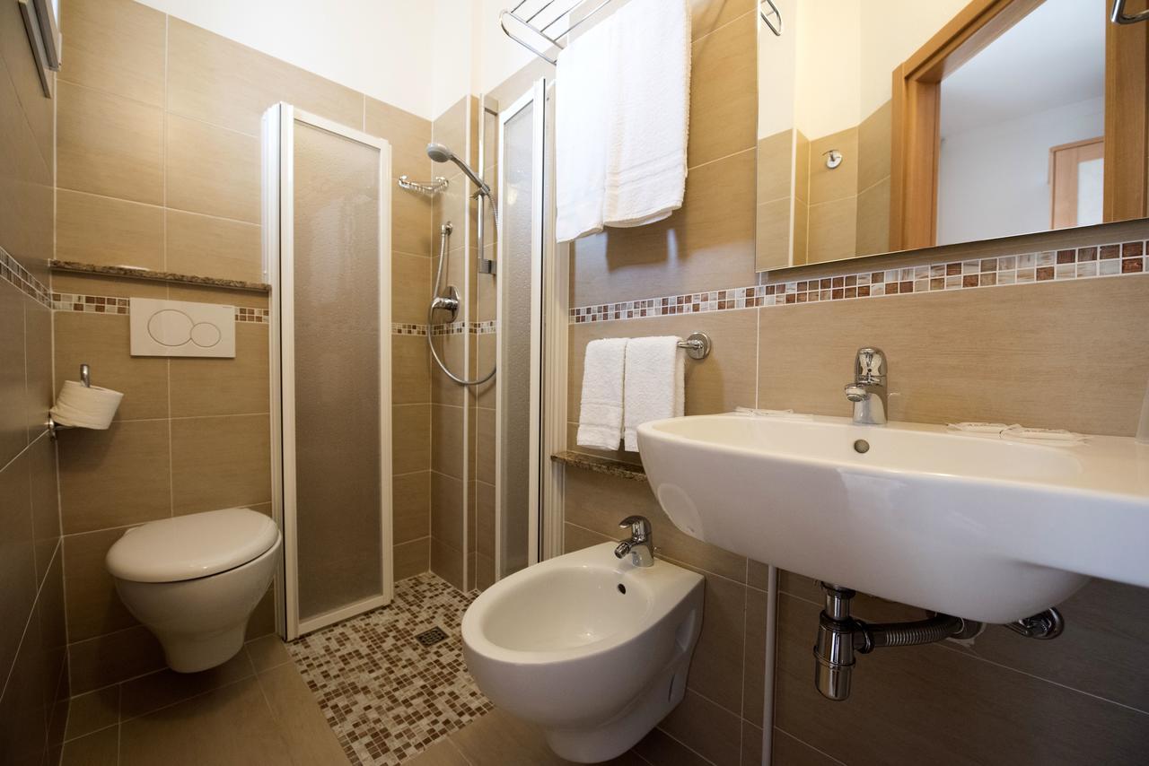 Hotel Seven Римини Екстериор снимка