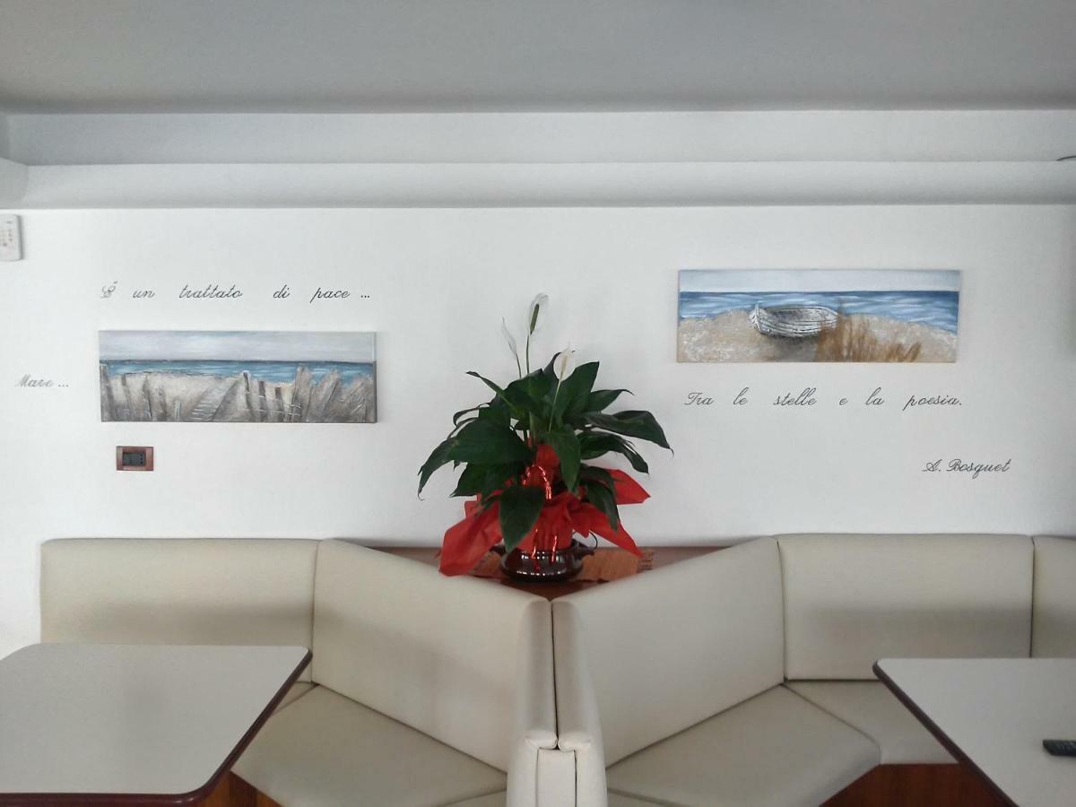 Hotel Seven Римини Екстериор снимка